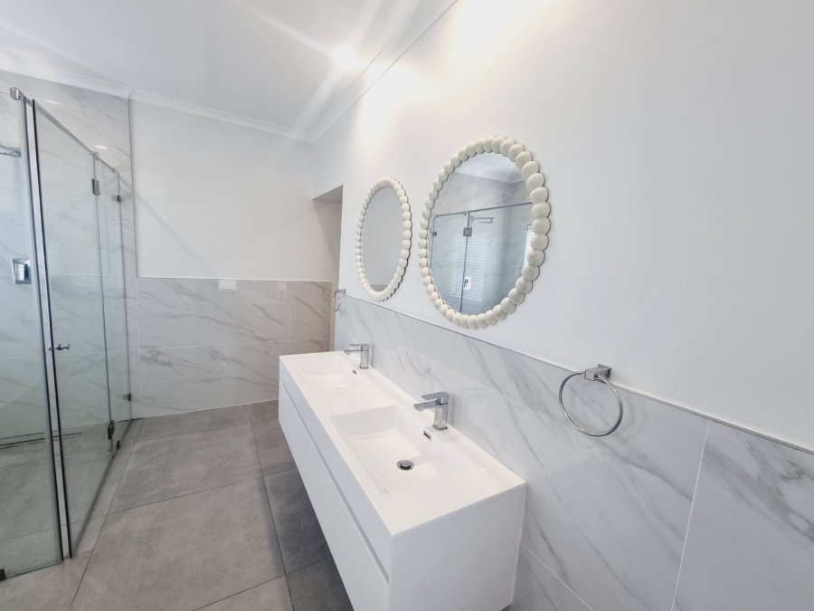 5 Bedroom Property for Sale in Sandown Western Cape